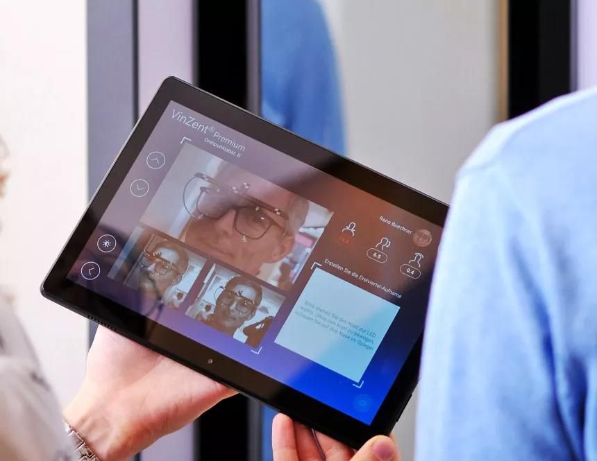 Brillenzentrierung bei Trothe Optik mit Vinzent Premium